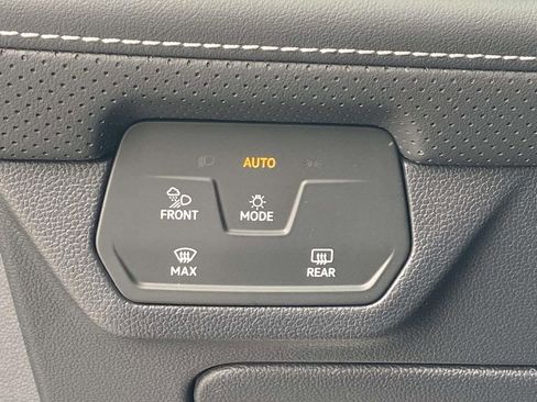 New 2026 Volkswagen Atlas SE FWD image 30