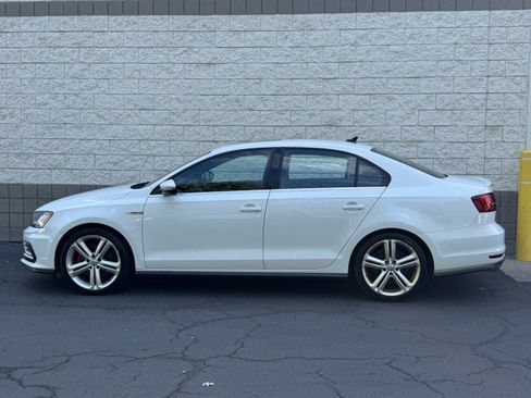 Used 2017 Volkswagen Jetta GLI FWD image 12