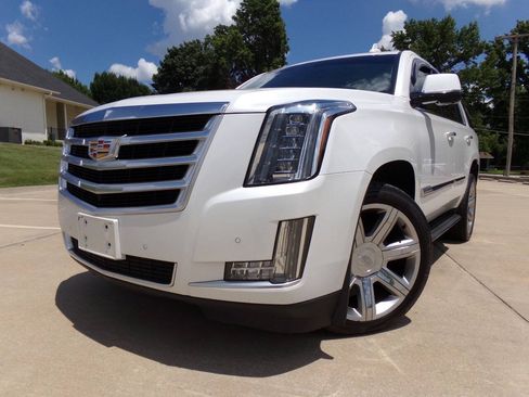 Used 2016 Cadillac Escalade Luxury AWD/4WD image 8