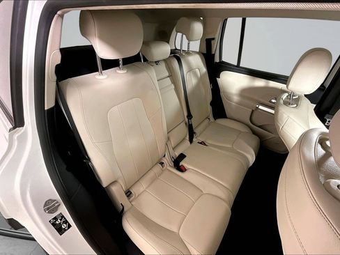 Used 2021 Mercedes-Benz GLB 250 4MATIC image 27