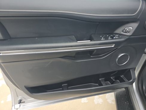 Used 2024 Ford Expedition Max XLT image 23