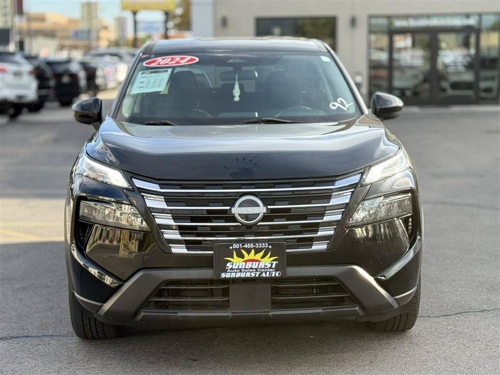 Used 2024 Nissan Rogue SV AWD/4WD image 2