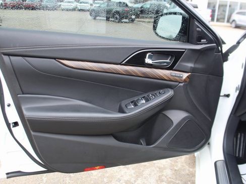 Used 2017 Nissan Maxima Platinum image 8