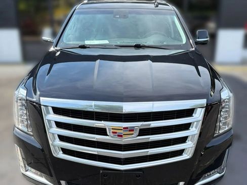 Used 2019 Cadillac Escalade ESV Premium Luxury AWD/4WD image 9