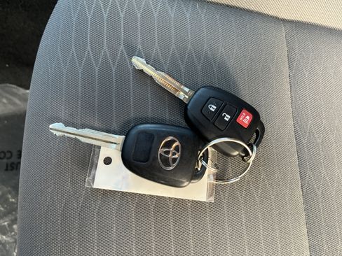 Used 2018 Toyota Tacoma SR5 image 31