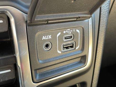 Used 2023 Jeep Wrangler Unlimited Rubicon w/ LED Lighting Group AWD/4WD image 11