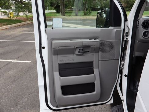 Used 2010 Ford E-350 and Econoline 350 XLT RWD image 24