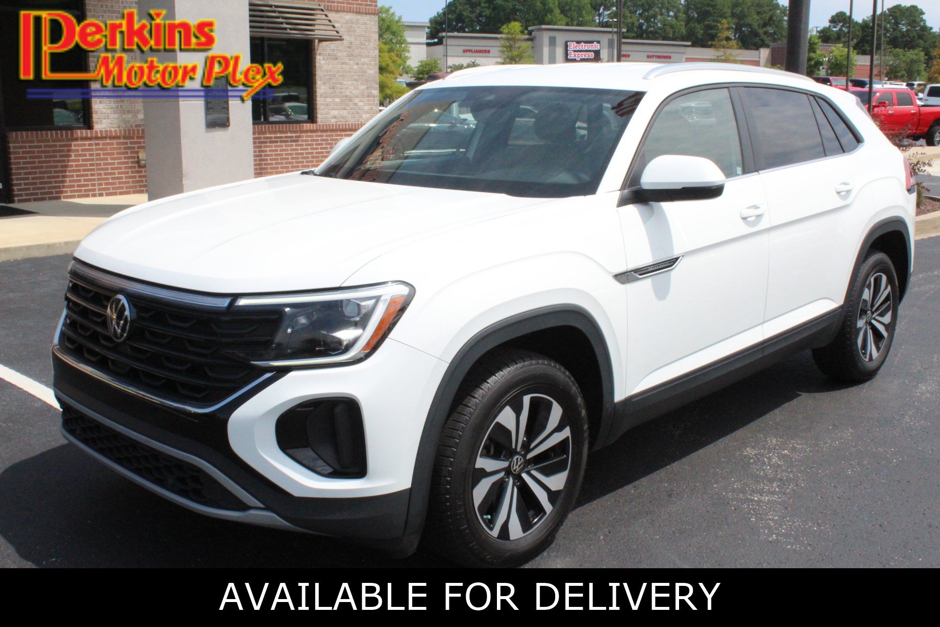 Used 2024 Volkswagen Atlas Cross Sport SE FWD image 1