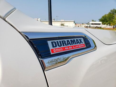 Used 2023 GMC Sierra 2500 SLT w/ SLT Convenience Package image 32