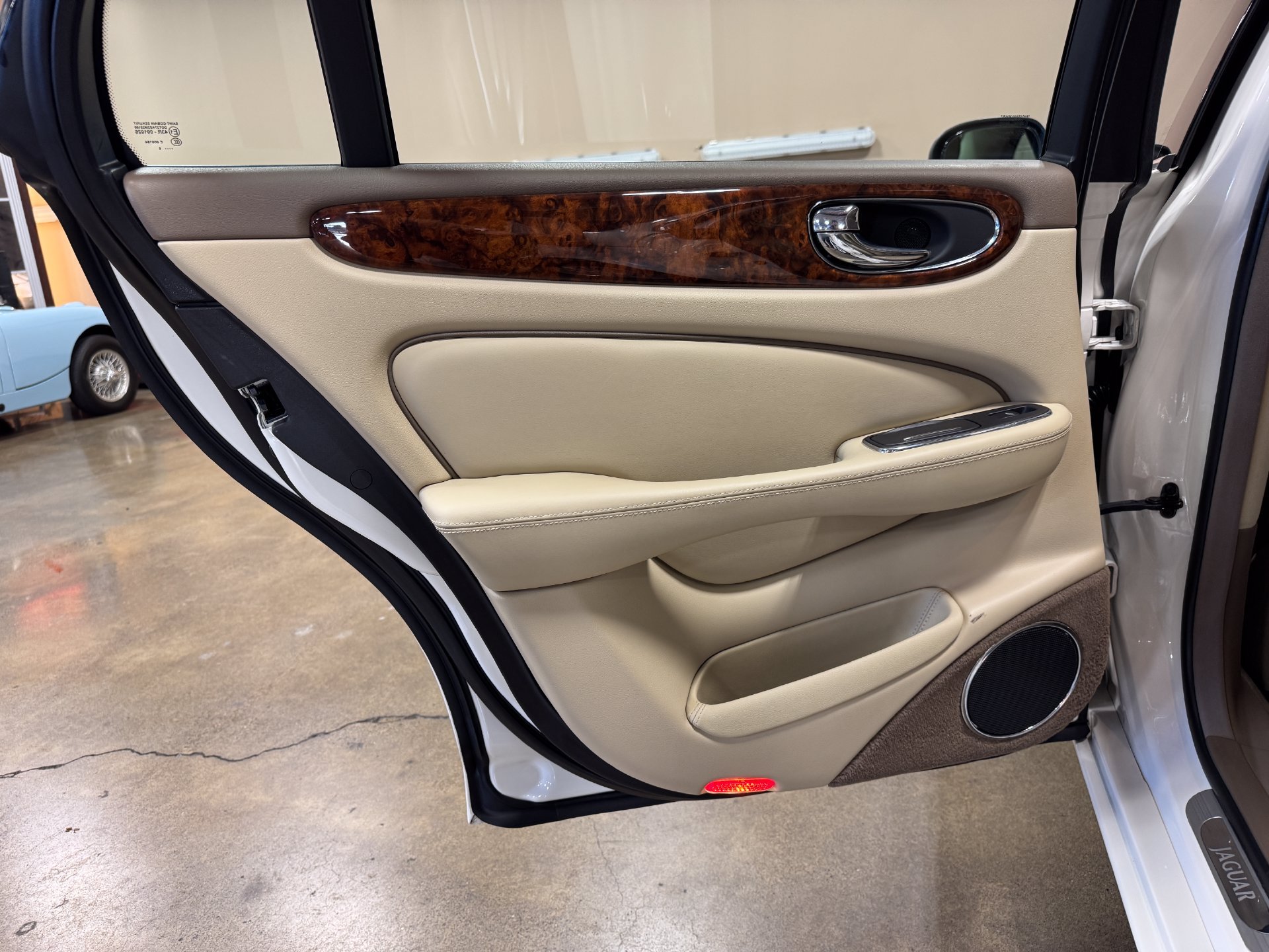 Used 2007 Jaguar XJ8 RWD image 66