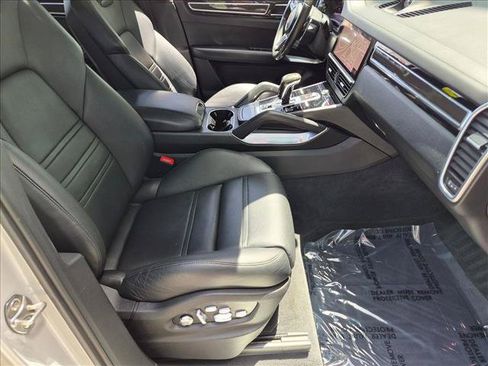 Used 2021 Porsche Cayenne Turbo AWD/4WD image 22