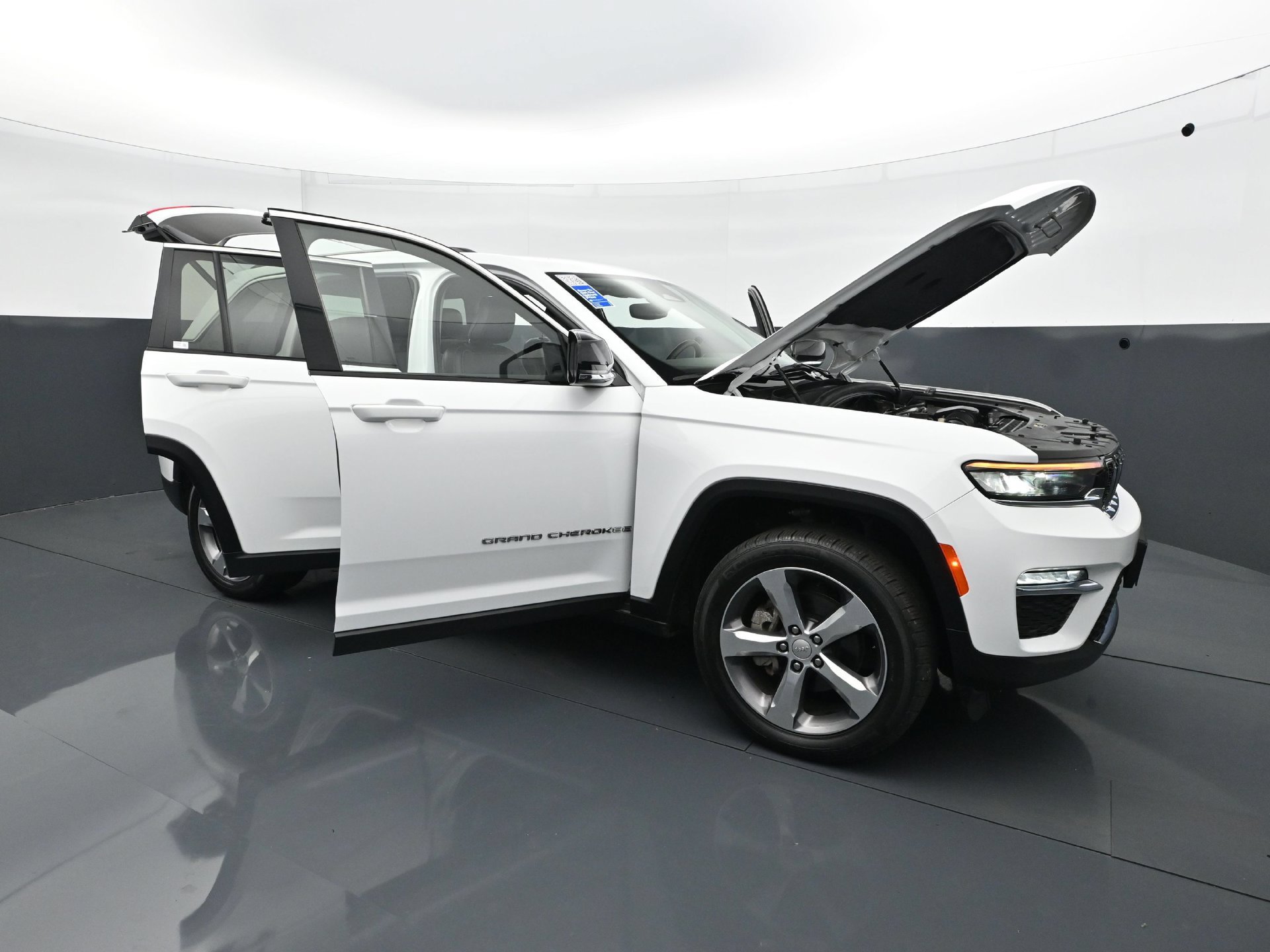 Used 2022 Jeep Grand Cherokee Limited AWD/4WD image 38