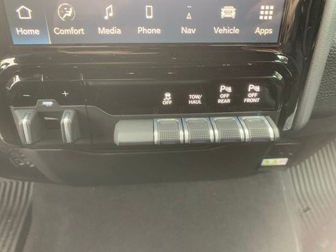 Used 2023 RAM 1500 Laramie AWD/4WD image 22