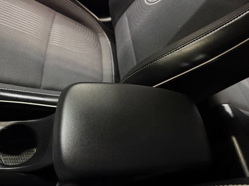 Used 2023 Hyundai Venue Limited image 46