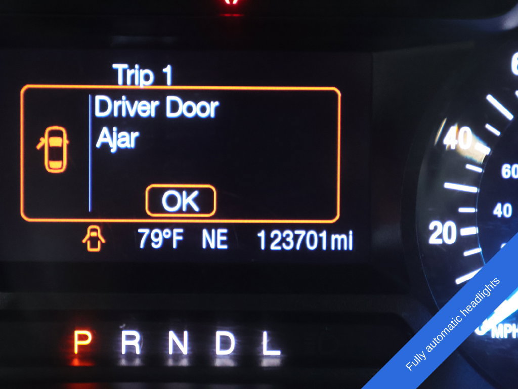 Used 2017 Ford Fusion SE FWD image 4