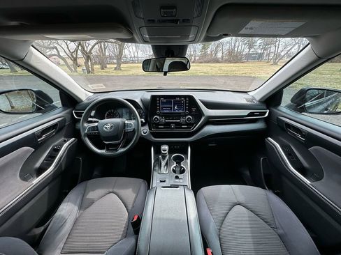 Used 2021 Toyota Highlander L image 14