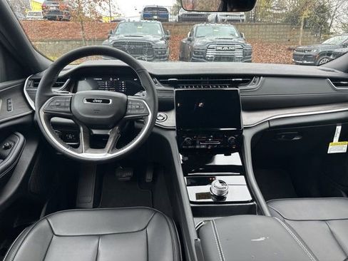 New 2025 Jeep Grand Cherokee L Limited image 25