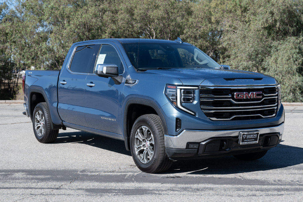 Used 2024 GMC Sierra 1500 SLT AWD/4WD image 2