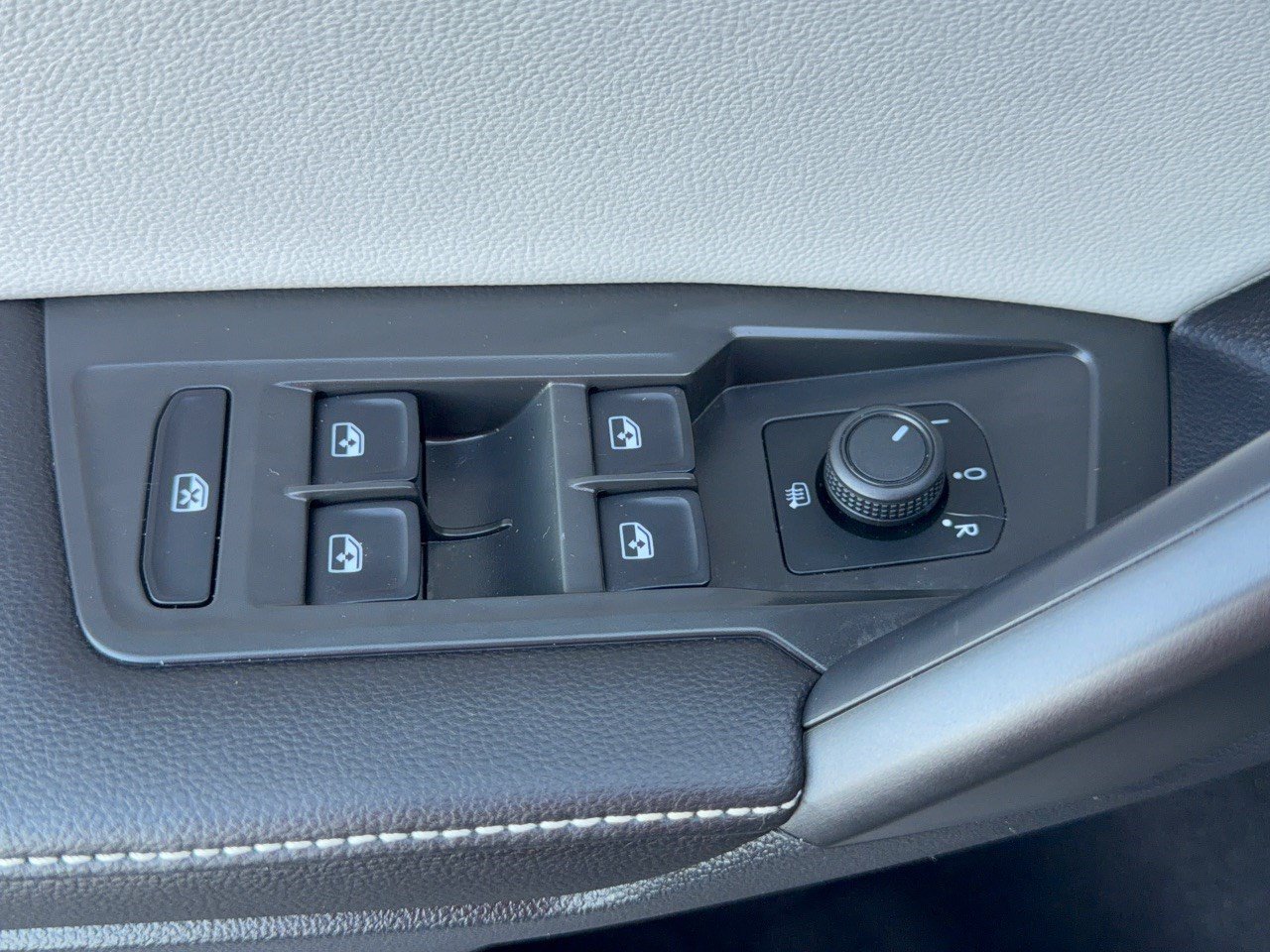 Certified 2024 Volkswagen Tiguan S AWD/4WD image 15