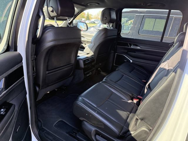 Used 2023 Jeep Wagoneer L Series II AWD/4WD image 12
