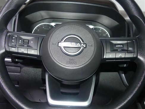 Used 2023 Nissan Rogue S image 30