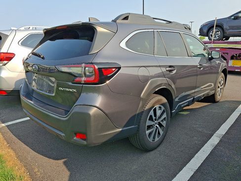 Used 2024 Subaru Outback Premium AWD/4WD image 6