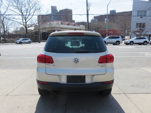 Used 2015 Volkswagen Tiguan S image 8