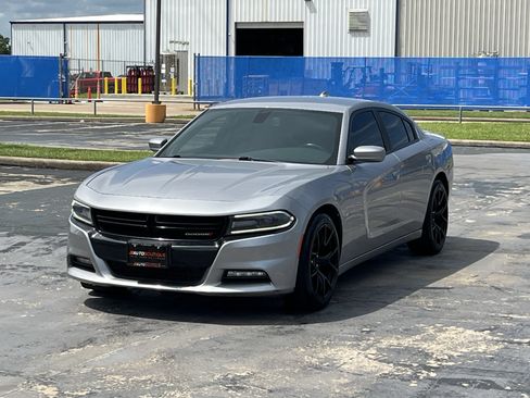 Used 2018 Dodge Charger R/T RWD image 3