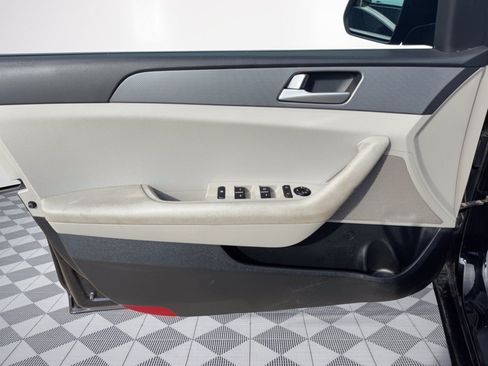 Used 2016 Hyundai Sonata SE w/ Cargo Package FWD image 14