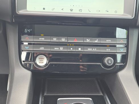 Used 2019 Jaguar F-PACE Premium AWD/4WD image 21