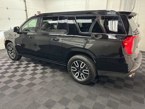 Used 2023 GMC Yukon XL AT4 w/ AT4 Premium Package AWD/4WD image 6