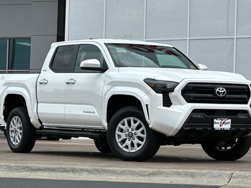 Certified 2024 Toyota Tacoma SR5 image 2