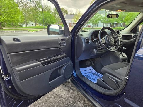 Used 2012 Jeep Patriot Latitude FWD image 17