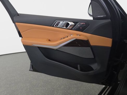 Used 2025 BMW X7 xDrive40i w/ M Sport Package image 30