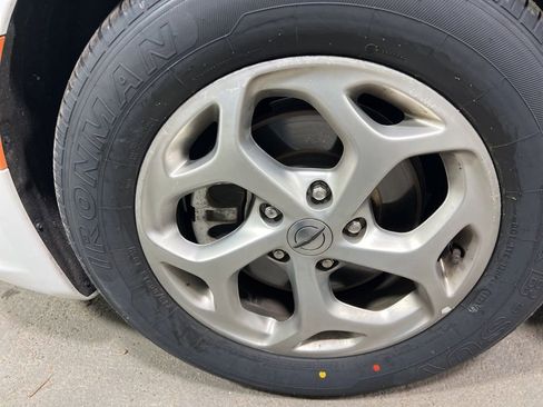 Used 2024 Chrysler Pacifica Limited image 38