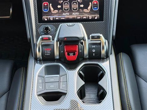 Used 2021 Lamborghini Urus AWD/4WD image 45
