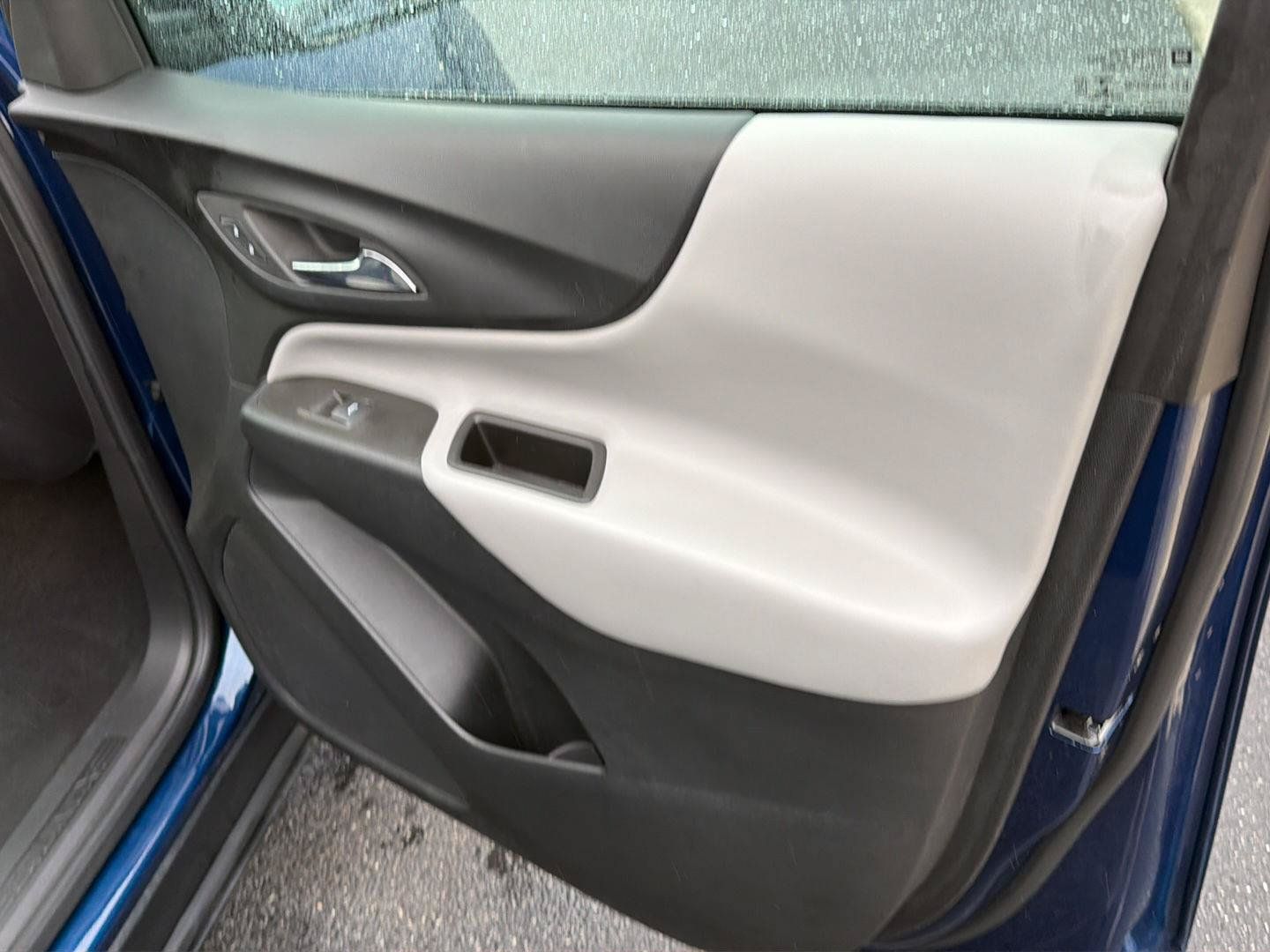 Used 2022 Chevrolet Equinox LS AWD/4WD image 14