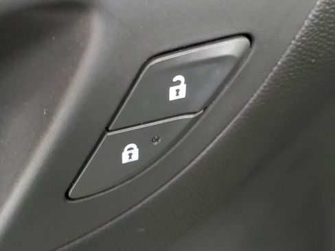 Used 2021 Chevrolet Equinox LT FWD image 27