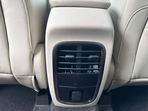 Used 2017 Lincoln MKC Premiere image 16