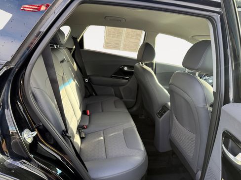 Used 2019 Kia Niro EX image 18