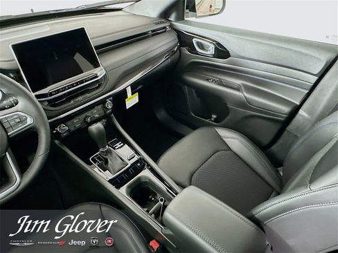 New 2026 Jeep Compass Latitude image 19