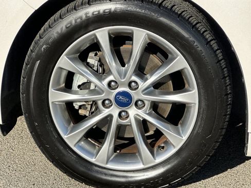 Used 2017 Ford Fusion SE w/ Fusion SE Technology Package image 31