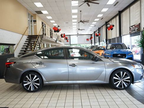 Used 2021 Nissan Altima 2.5 SR FWD image 16