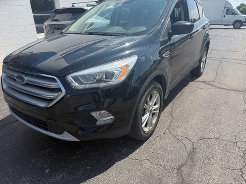 Used 2017 Ford Escape SE w/ Equipment Group 201A AWD/4WD image 3