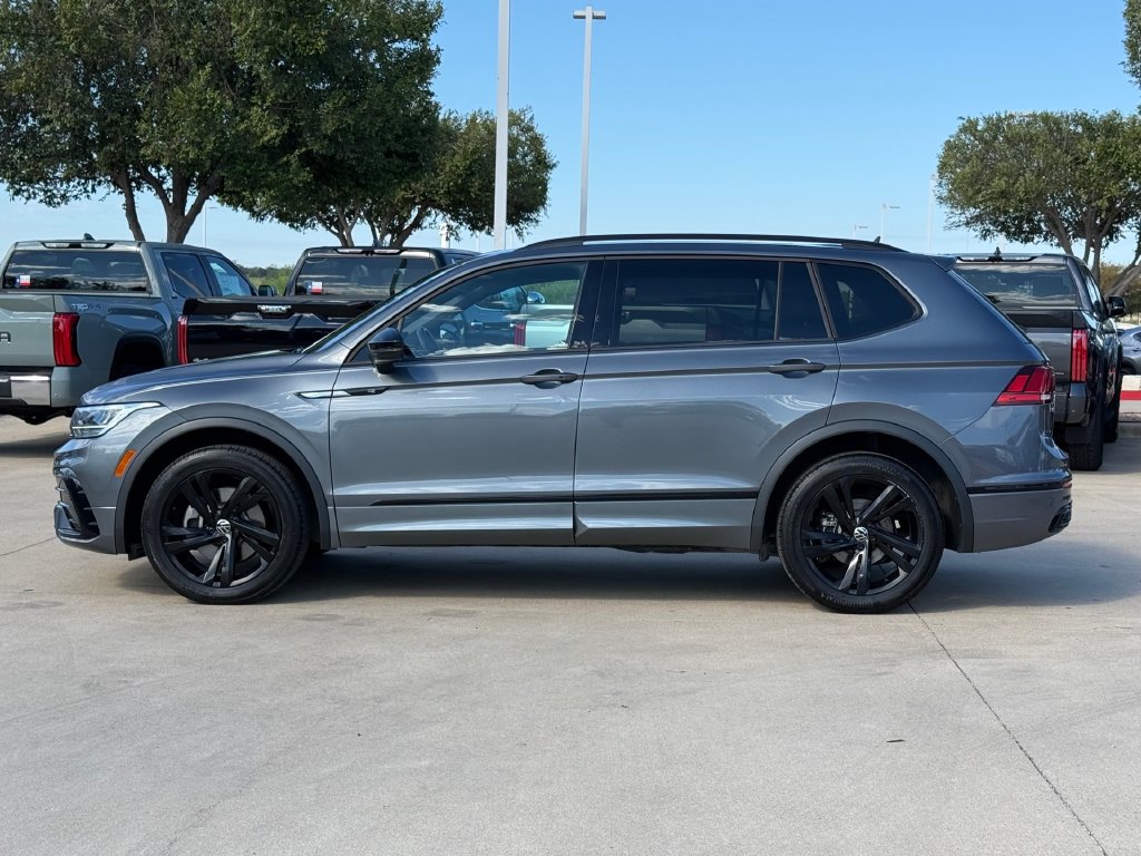 Used 2024 Volkswagen Tiguan SE R-Line FWD image 2