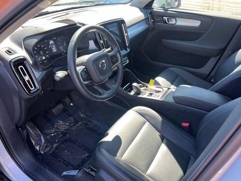 Used 2021 Volvo XC40 T5 Momentum w/ Climate Package AWD/4WD image 11