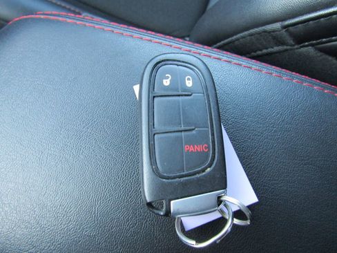 Used 2019 Jeep Cherokee Trailhawk image 32