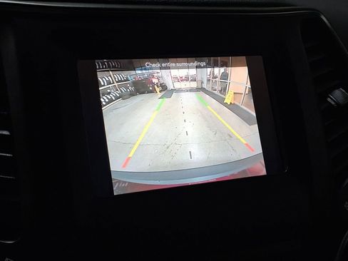 Used 2020 Jeep Cherokee Latitude Plus w/ Cold Weather Group image 12