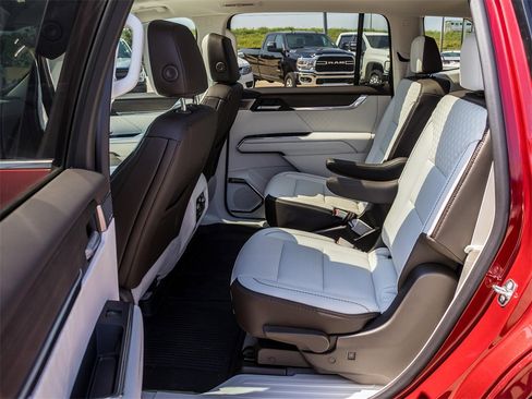 New 2025 GMC Acadia Denali w/ Super Cruise Package image 22