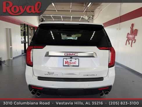 Used 2022 GMC Yukon Denali RWD image 3